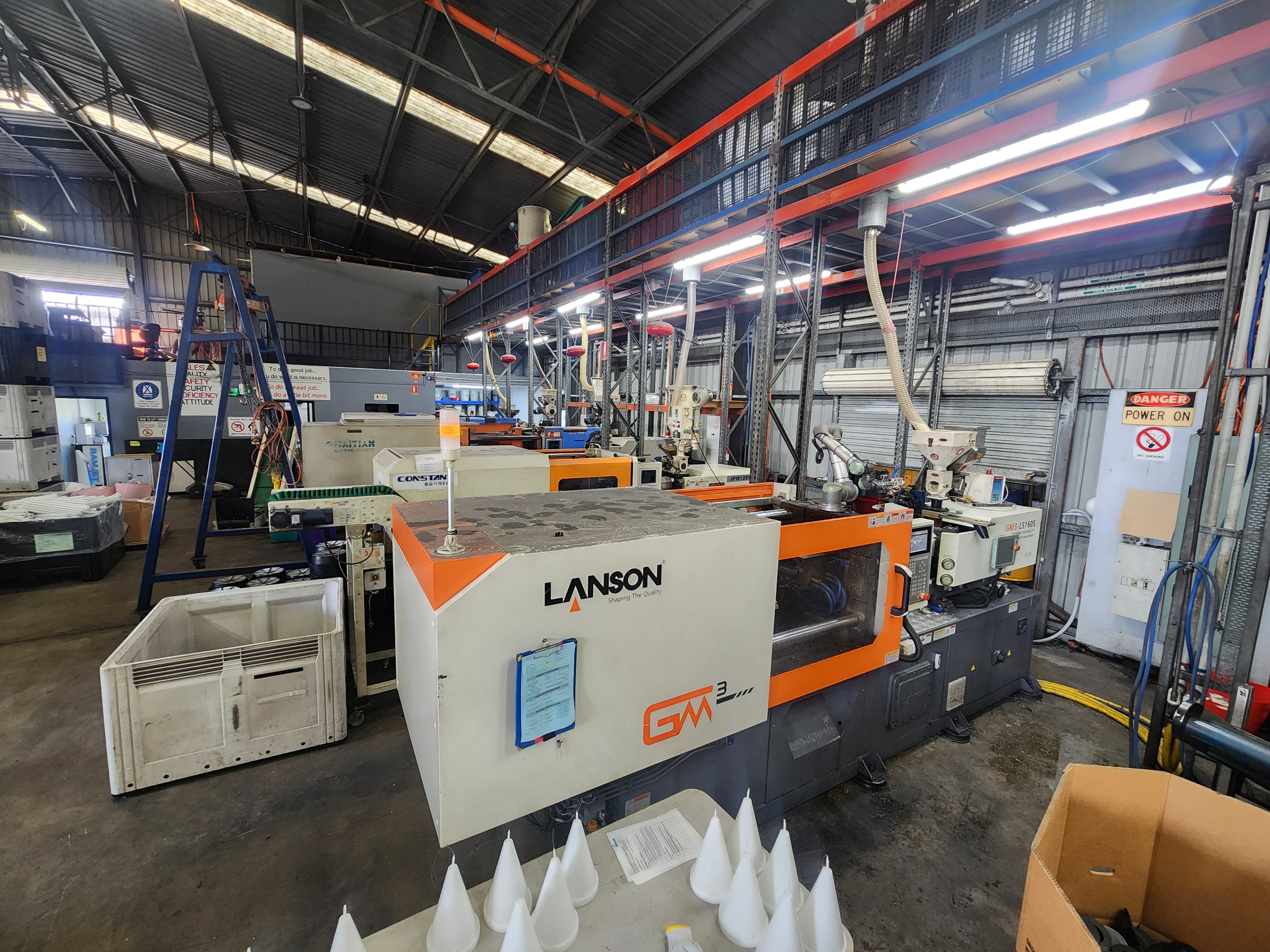 Ramjet injection moulding floor